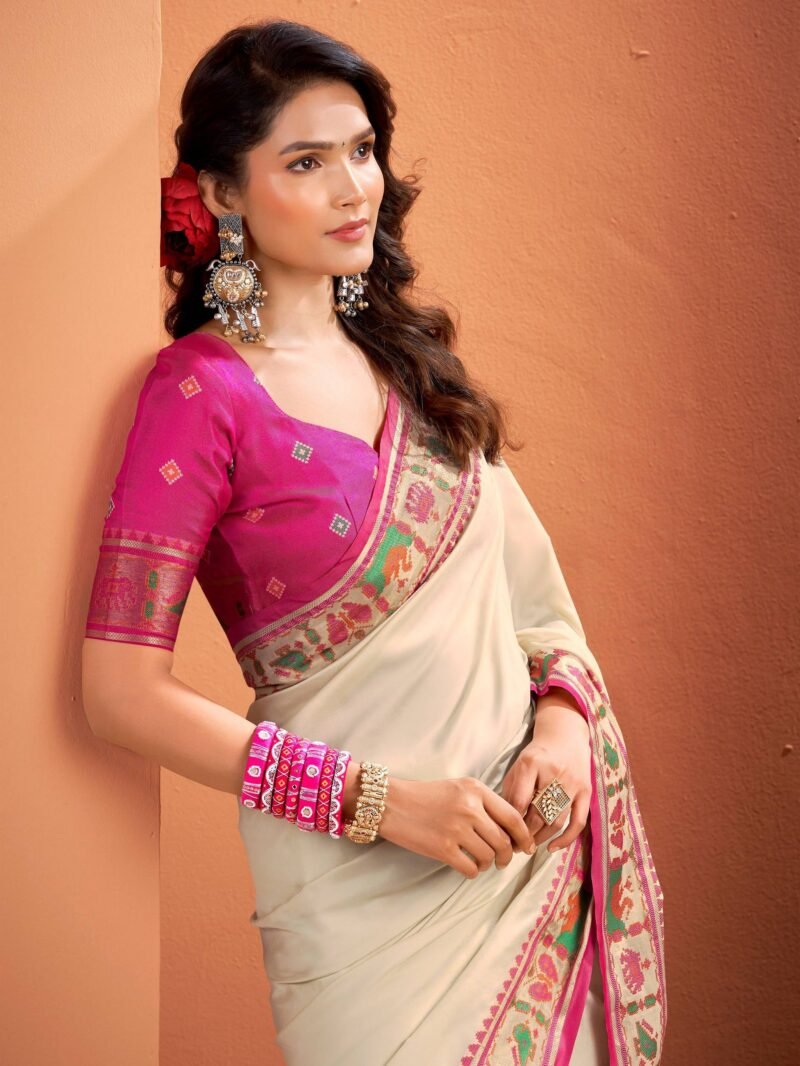 1002 B_54655090872_o