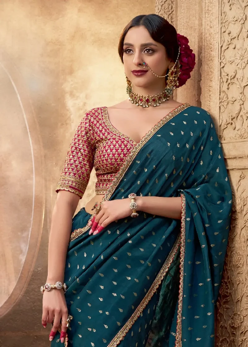 Emerald Green Banarasi Saree with Intricate Red Blouse - Image 3