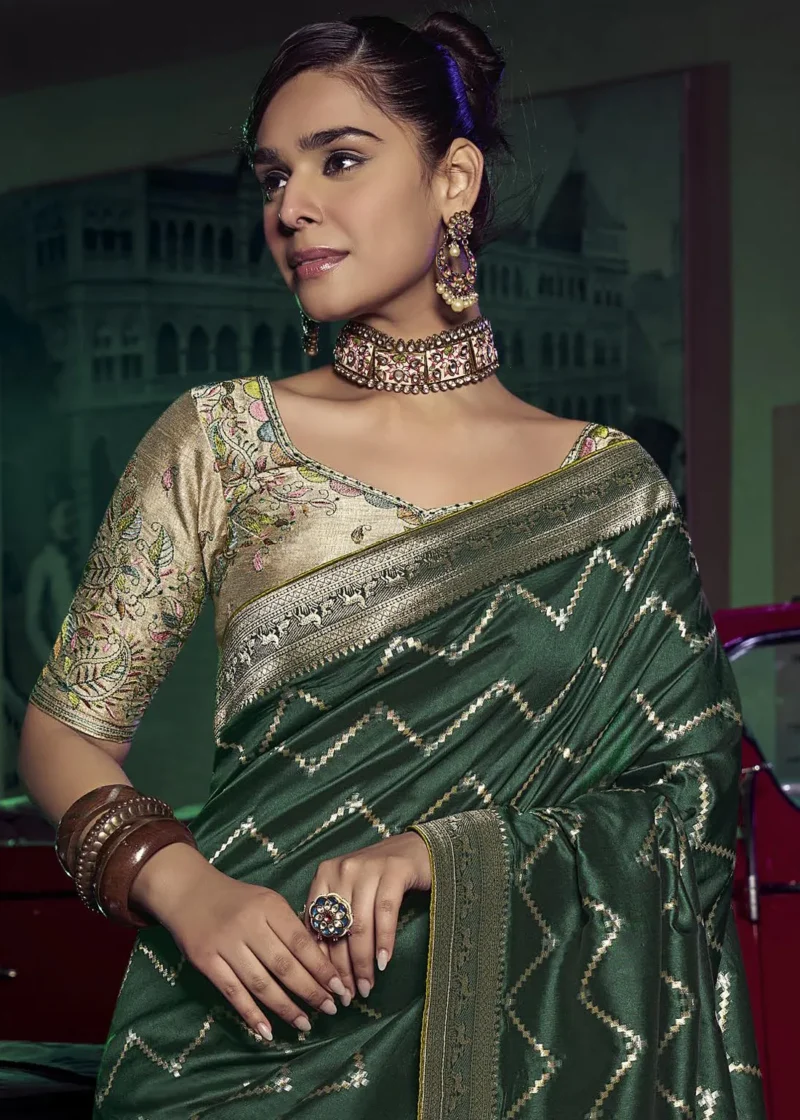 Emerald Green Banarasi Saree With Embroidered Blouse 3