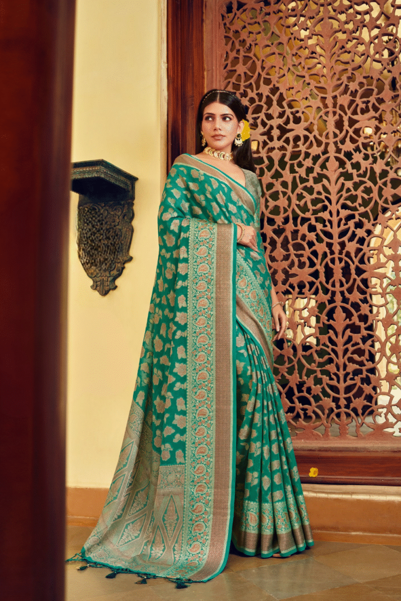 Floral Luxe Georgette Saree with Weaving Buta Border Pallu - Image 3